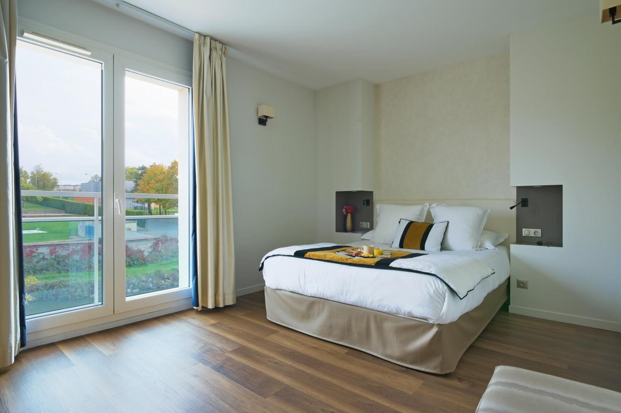Les Suites - Konine 4 - Hotel & Bar & Restaurant Montceau-les-Mines Εξωτερικό φωτογραφία